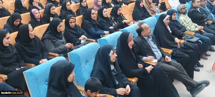 مراسم گرامیداشت مقام استاد و تجلیل از استادان سرآمد آموزشی و نمونه بسیجی در دانشگاه ملی مهارت استان بوشهر برگزار شد 9